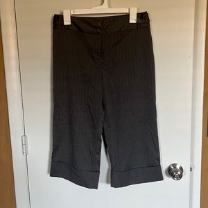 Gray striped capris dress pants gray size 8